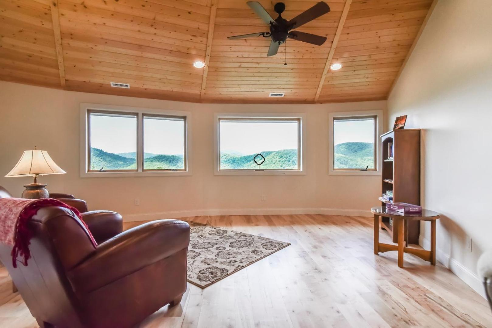 Skytop Chalet Pet Friendly, Hot Tub And Views Villa Black Mountain Exterior photo