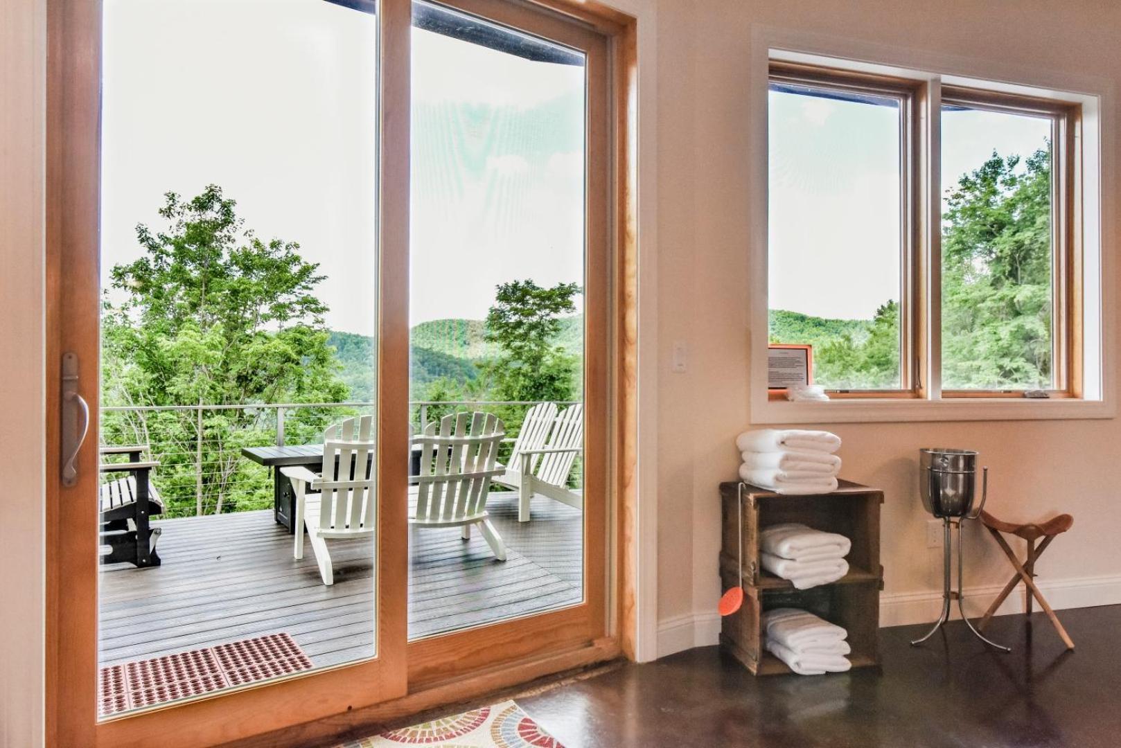 Skytop Chalet Pet Friendly, Hot Tub And Views Villa Black Mountain Exterior photo