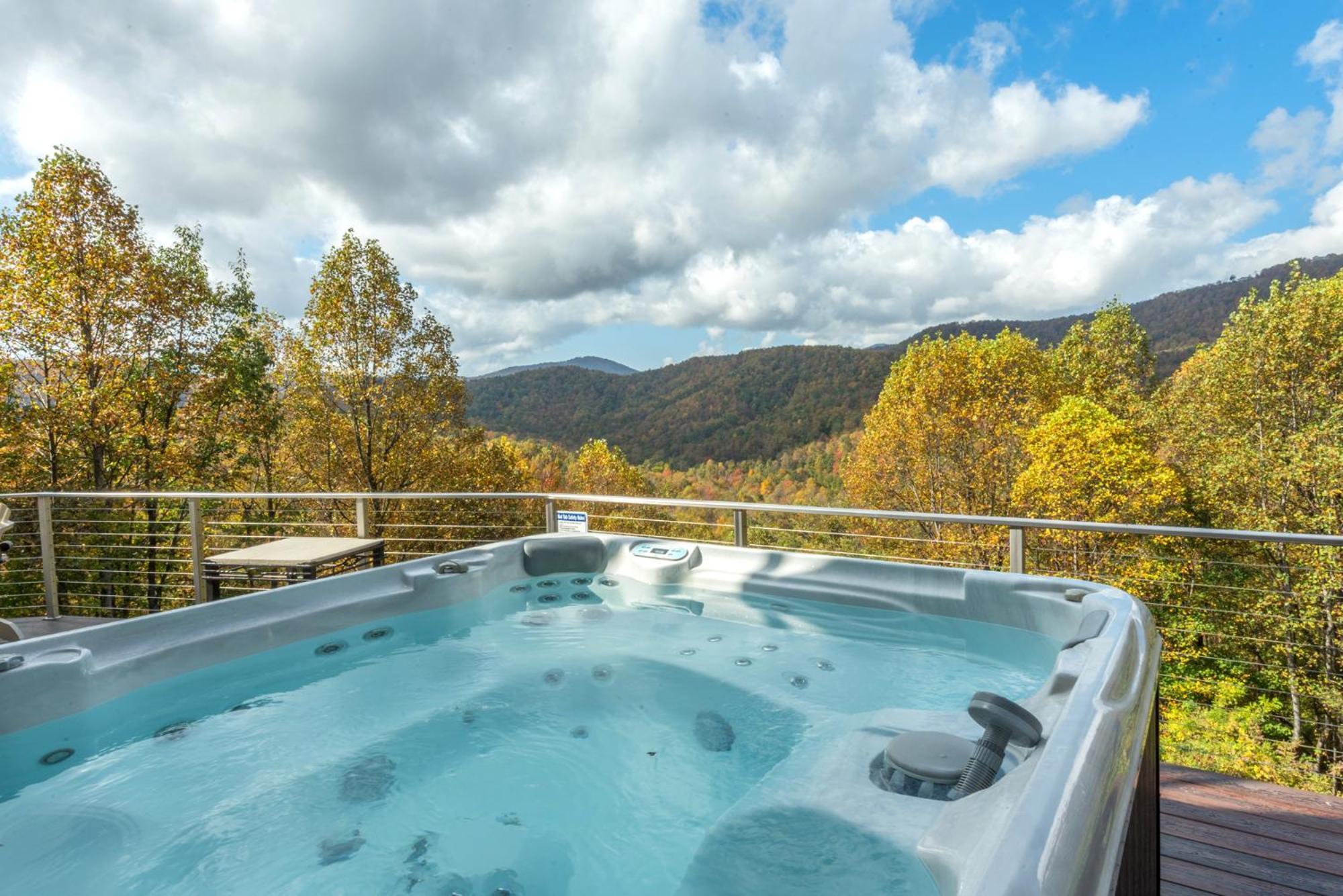 Skytop Chalet Pet Friendly, Hot Tub And Views Villa Black Mountain Exterior photo